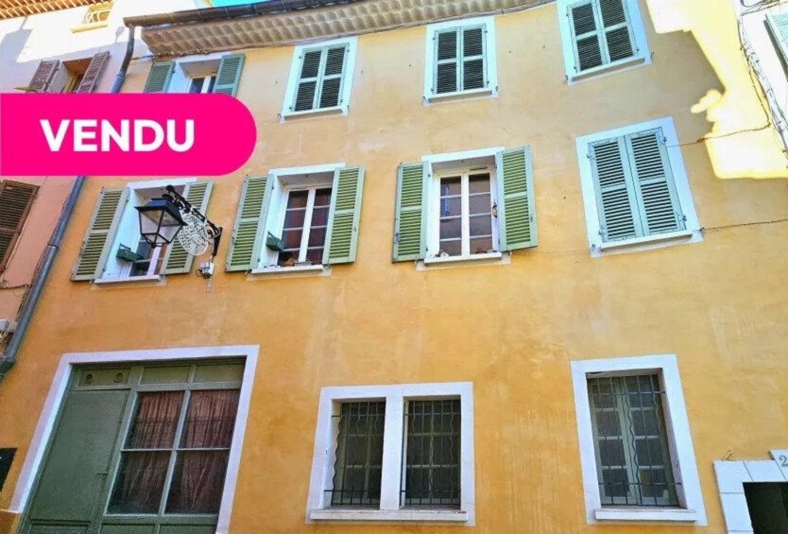 Immeuble de rendement vendu à Hyères par l'agence Attraction Immobilière