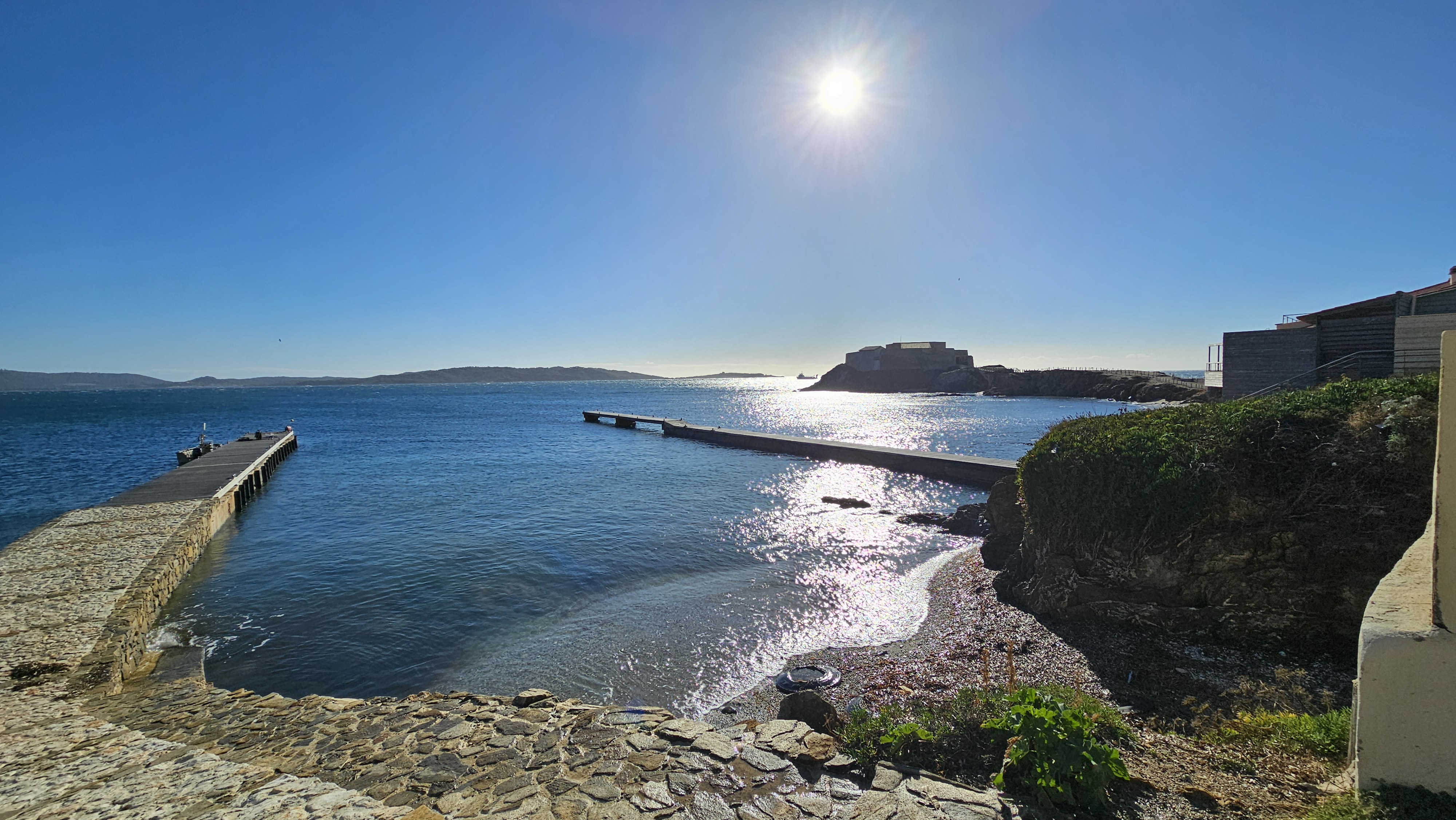 Presqu'île de Giens Hyères 83400 – immobilier en bord de mer avec villas et vue mer.